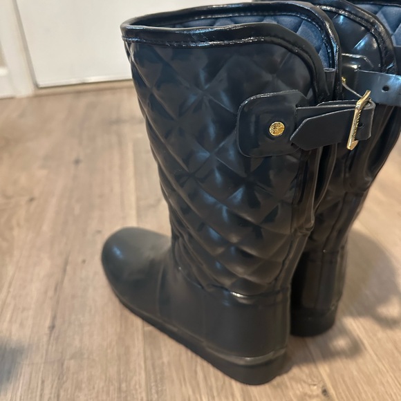 Hunter Black Gloss Refined Slim Fit Adjustable Quilted Long Rain Boot 7.5 - Picture 2 of 7